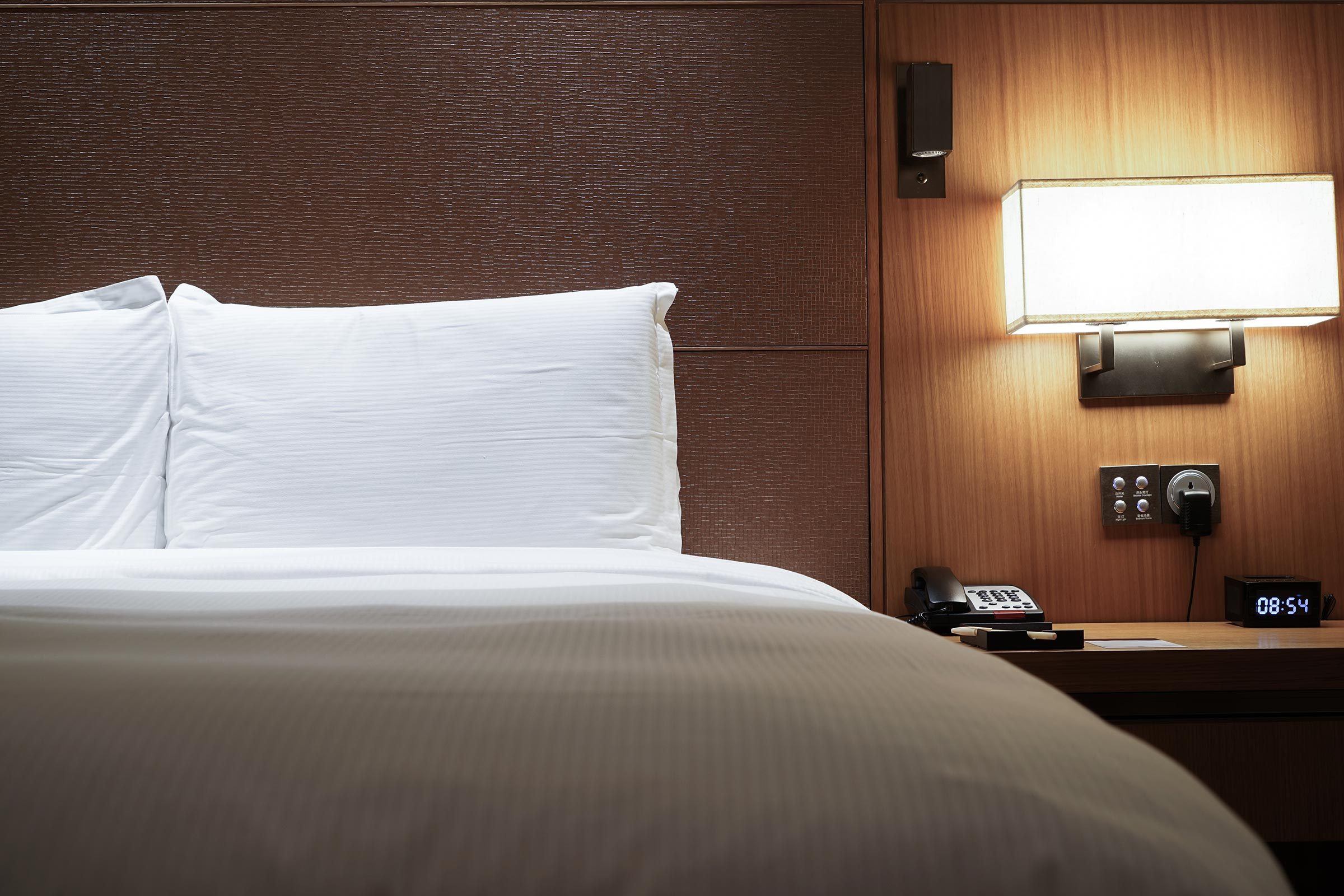What Is the Best Day to Book a Hotel? Here’s What Travel Experts Say